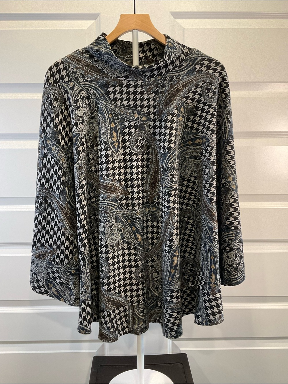 Susan Graver Black & White Houndstooth Paisley Hooded Pullover